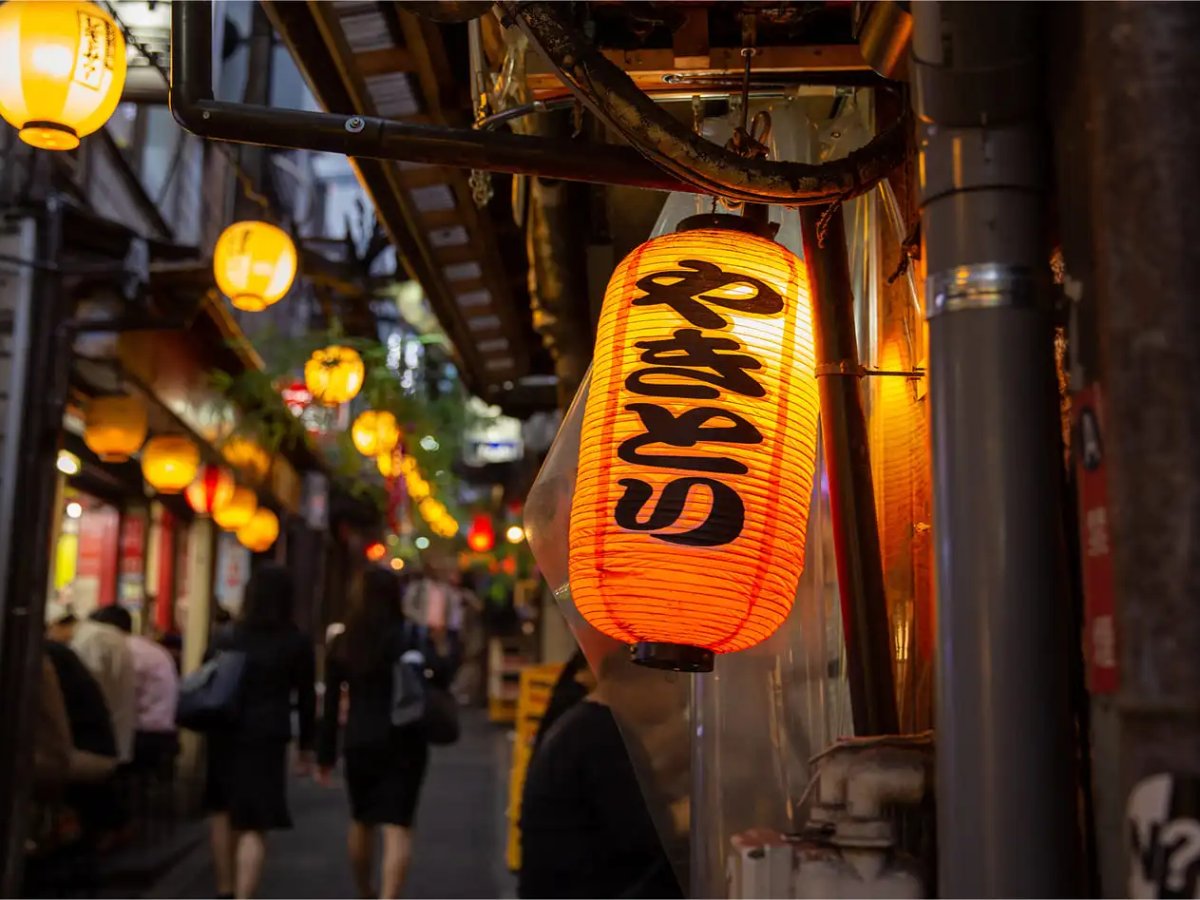 Omoide Yokocho, Game centers, then tiny bars