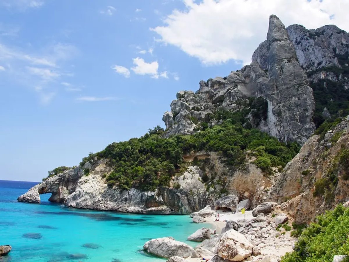 Cala Goloritze, The hike-in cove